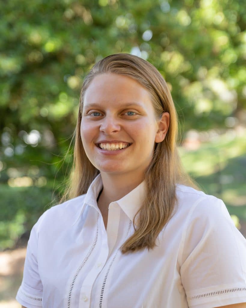 Hannah Lamb Headshot