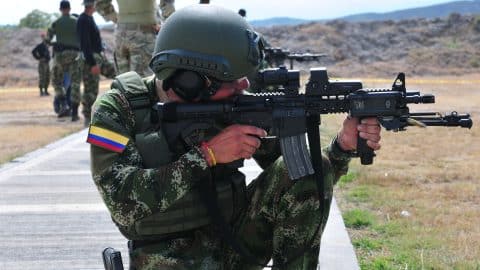 Elite troops go for the win during rifle pistol events at Fuerzas Comando